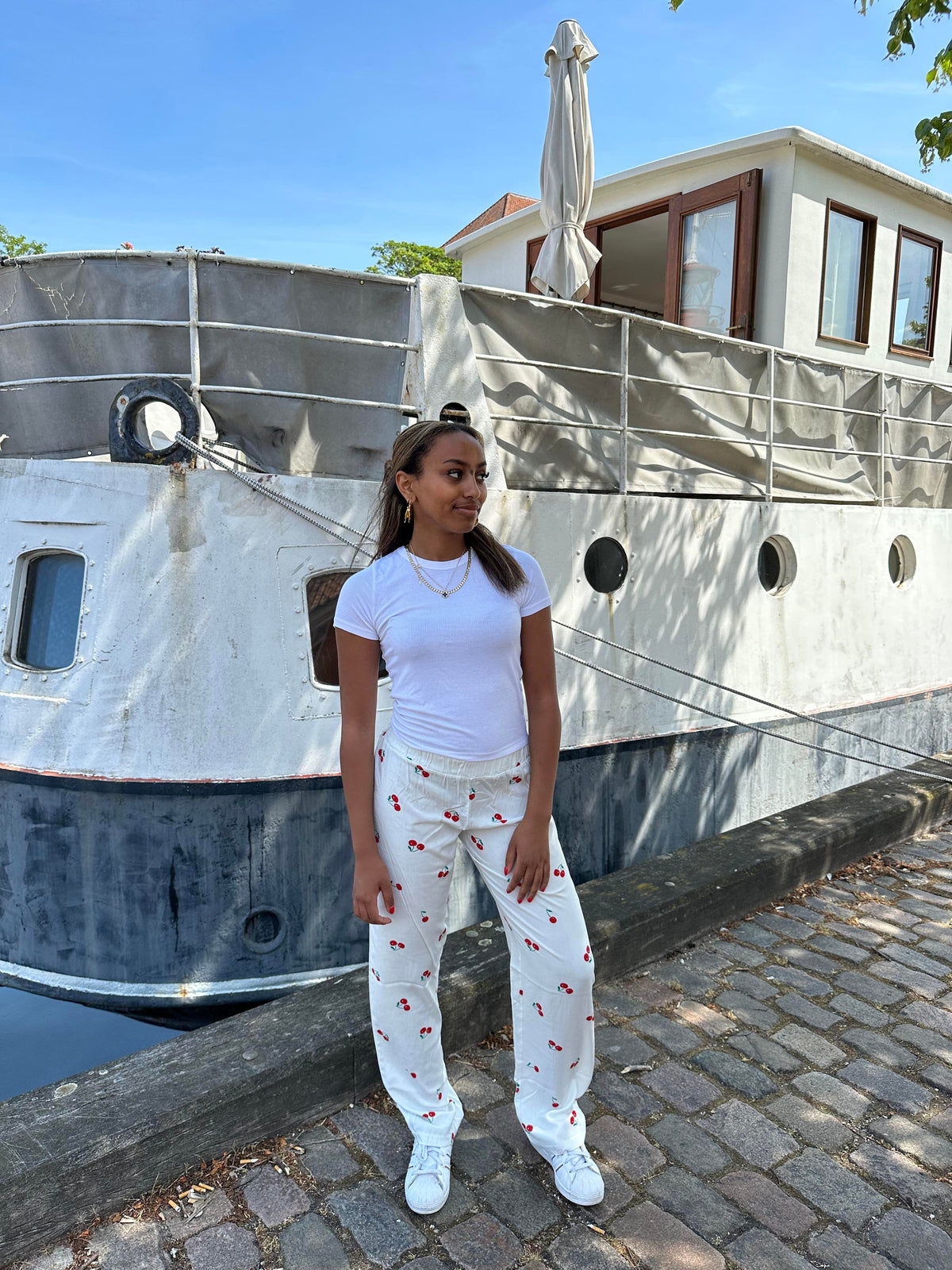 Sabira pants - White with cherries