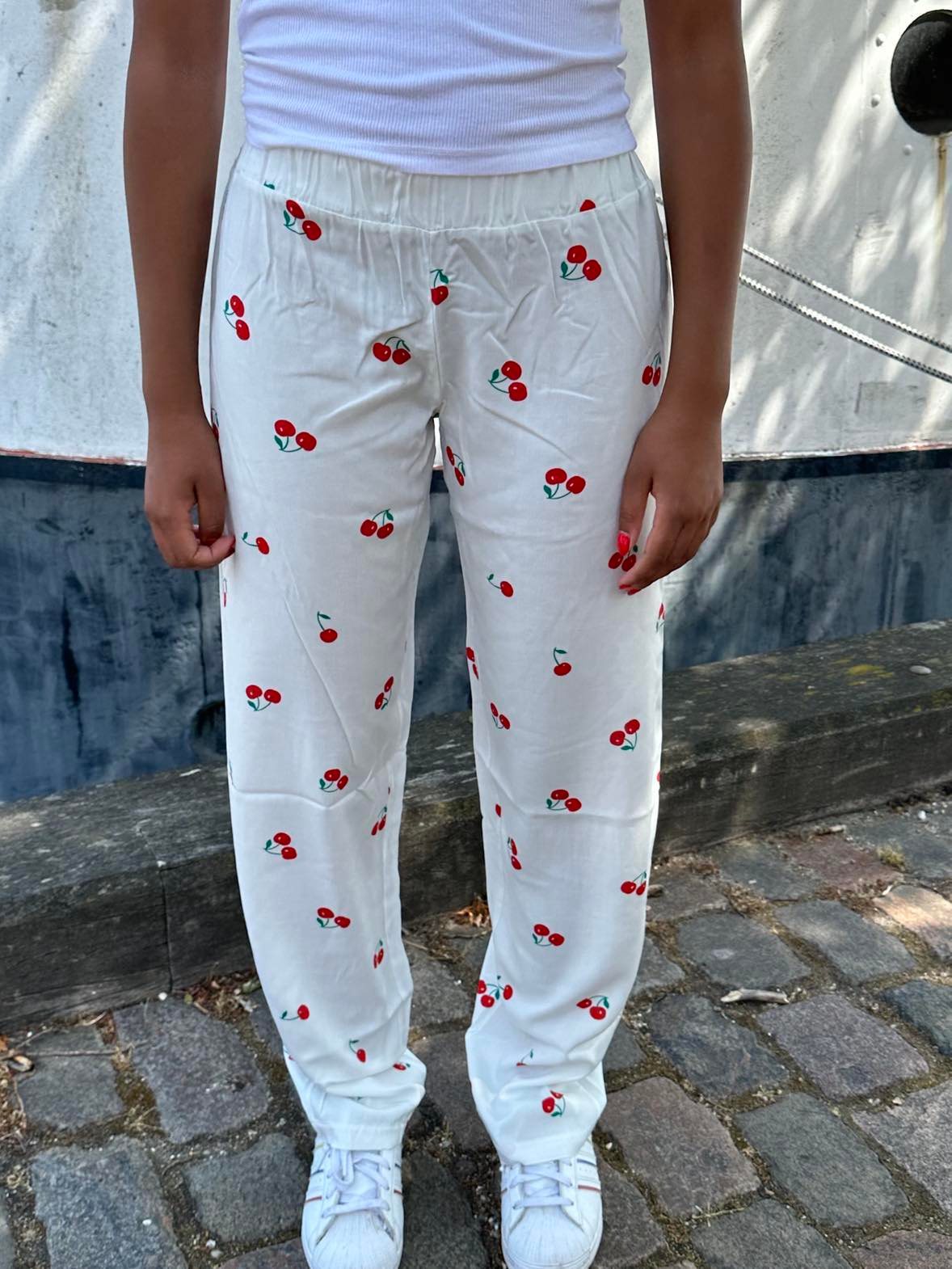 Sabira pants - White with cherries