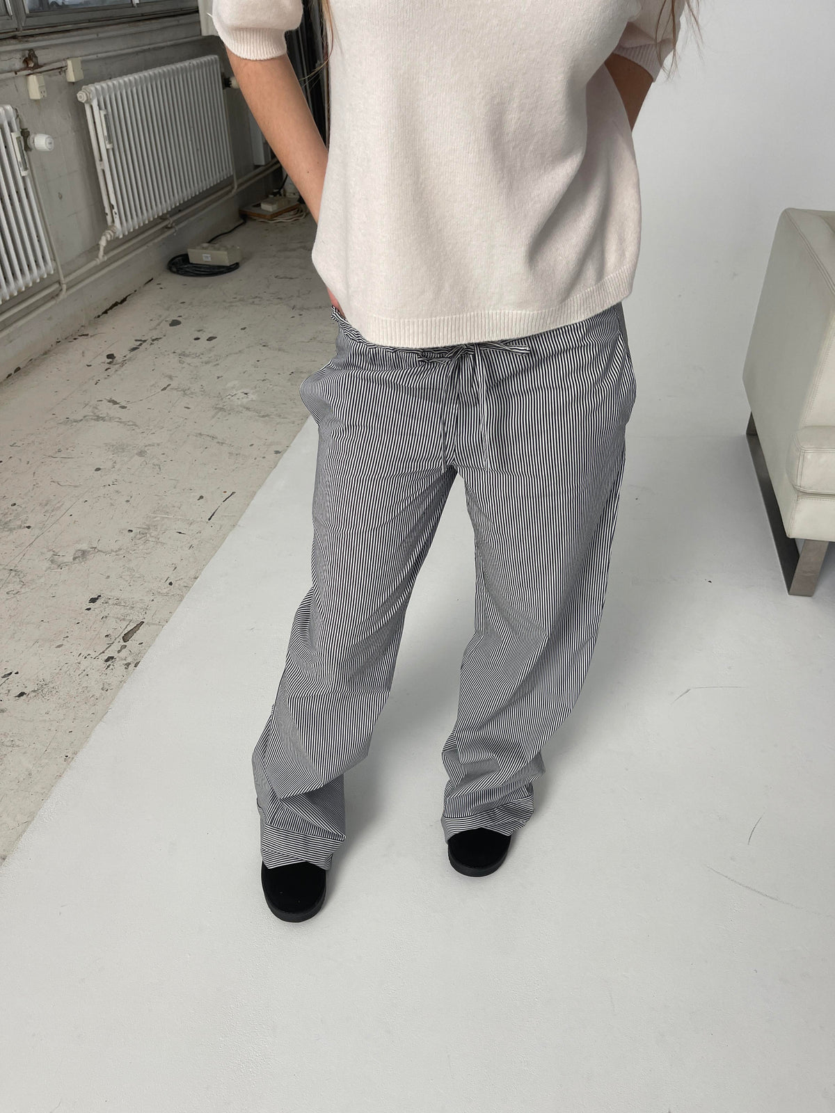 Adina low waisted pants with stripes - Black