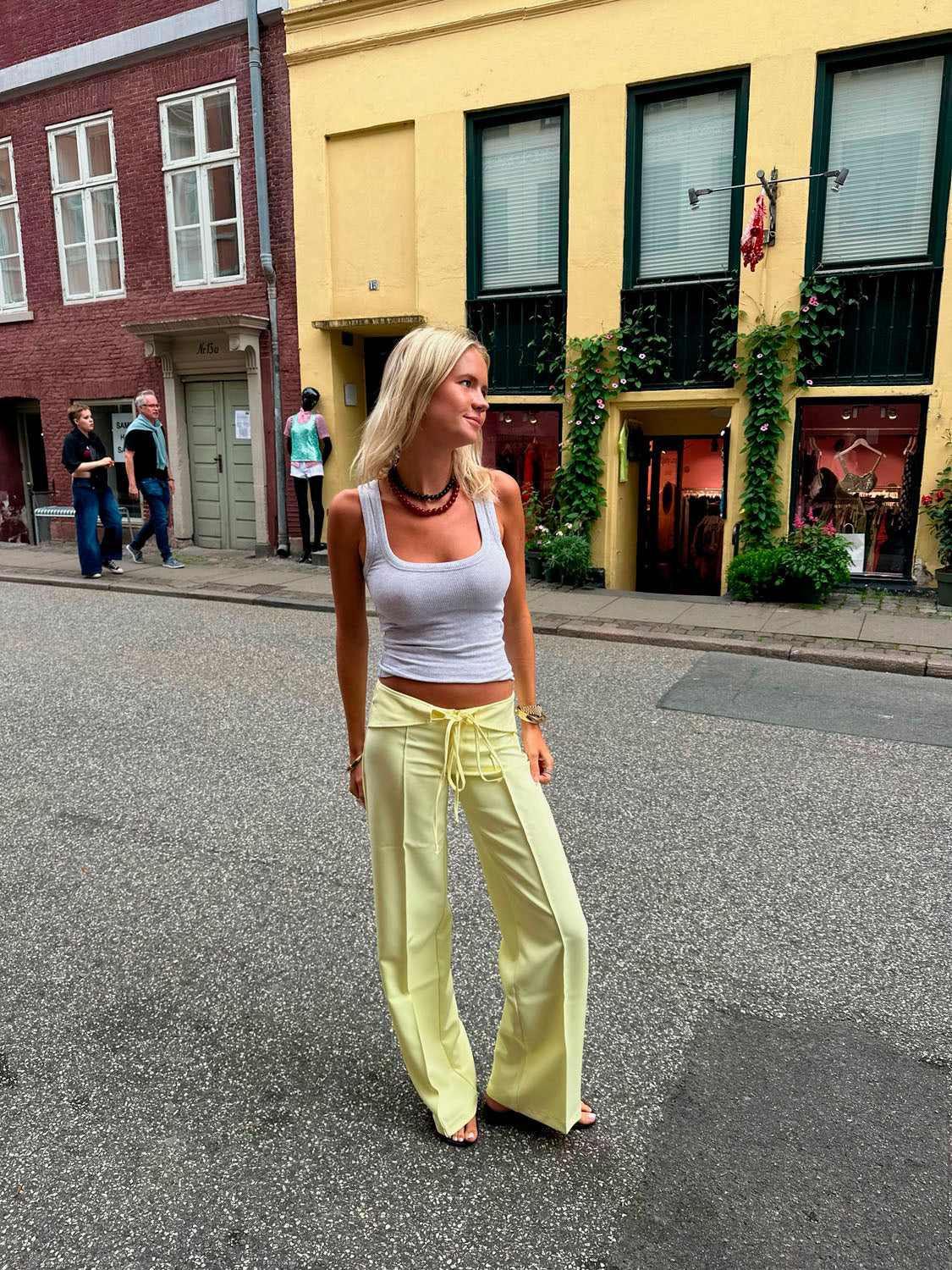 Nula suit pants with tie belt – Yellow
