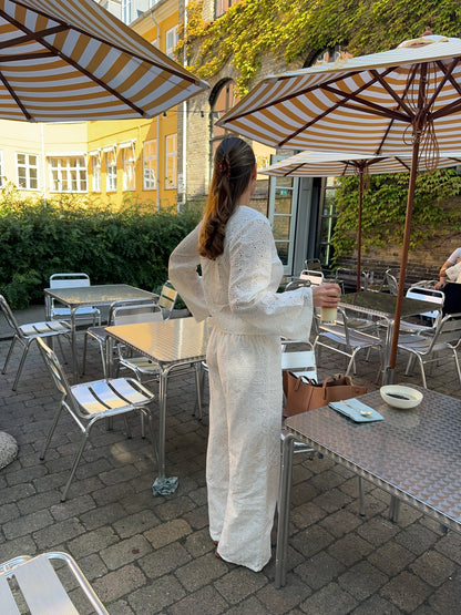 Mathilde Ravn pants with big embroidery - white