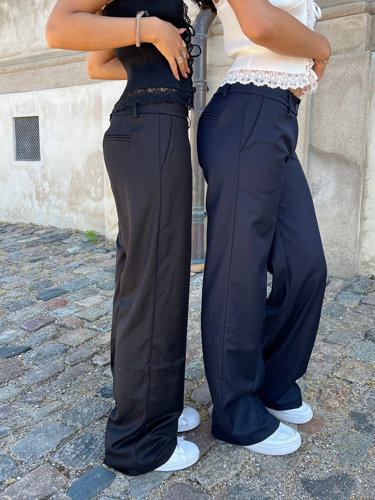 Kienna low-waisted suit pants - Black