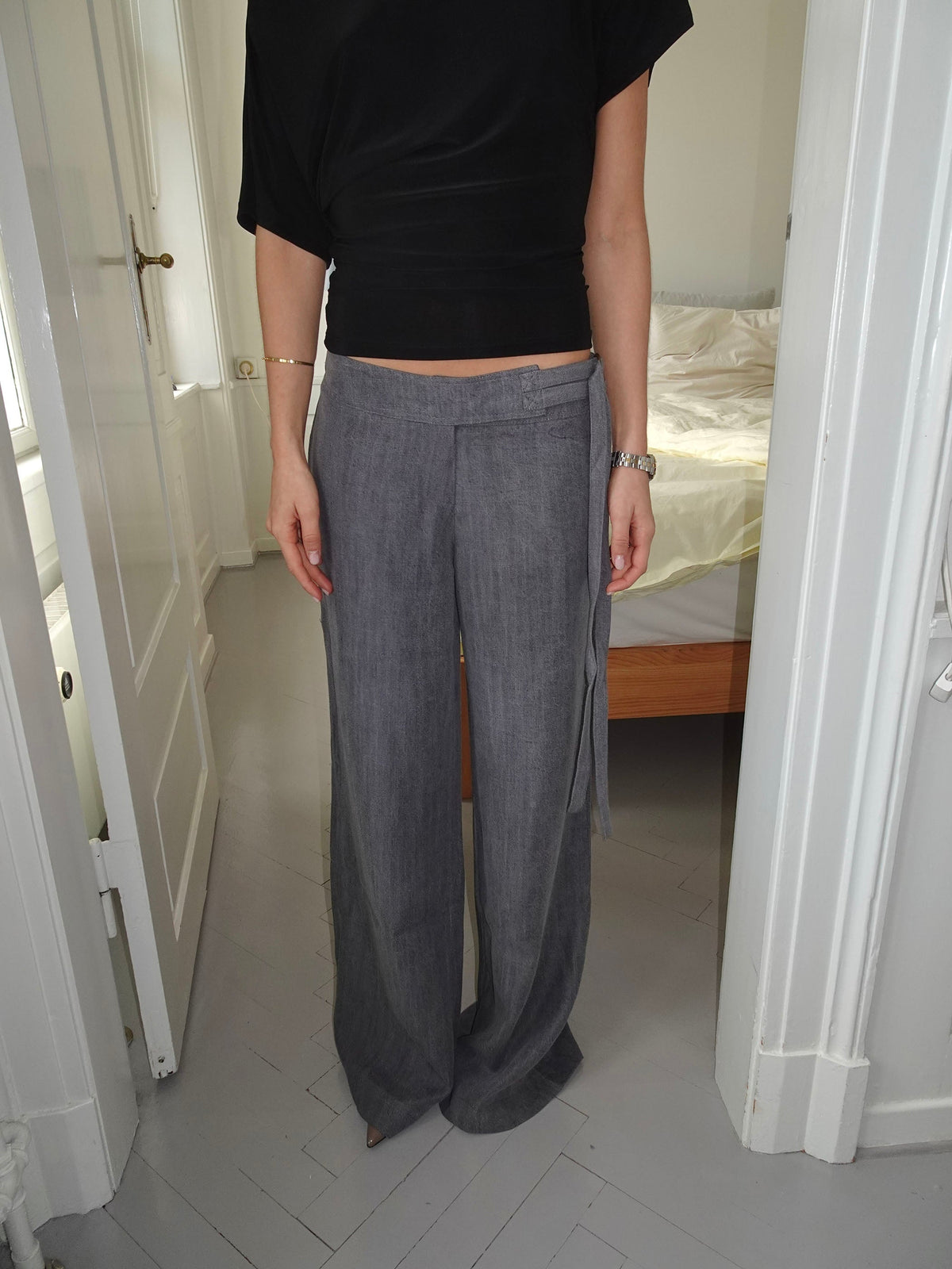 Ronya trousers with belt – Grey