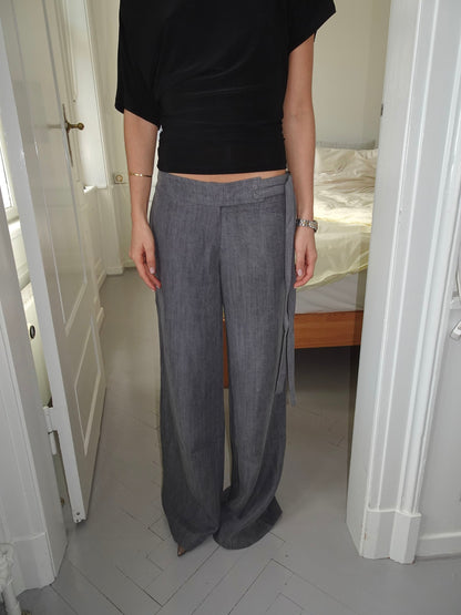 Ronya trousers with belt – Grey