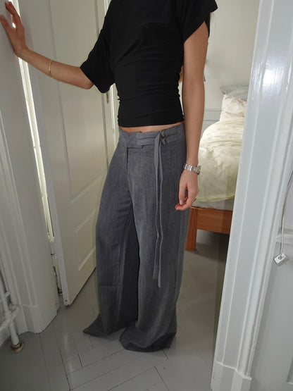 Ronya trousers with belt – Grey