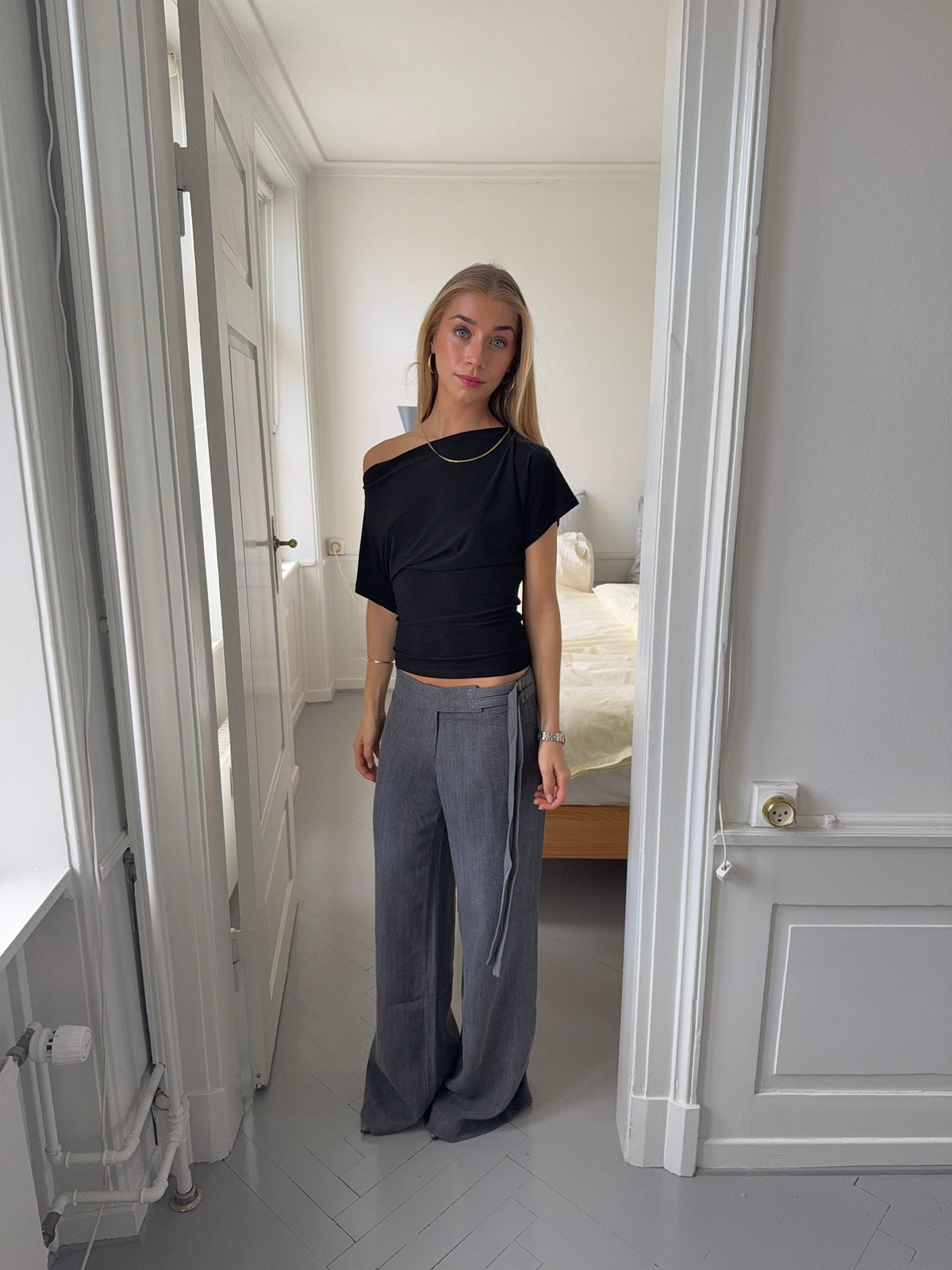 Ronya trousers with belt – Grey