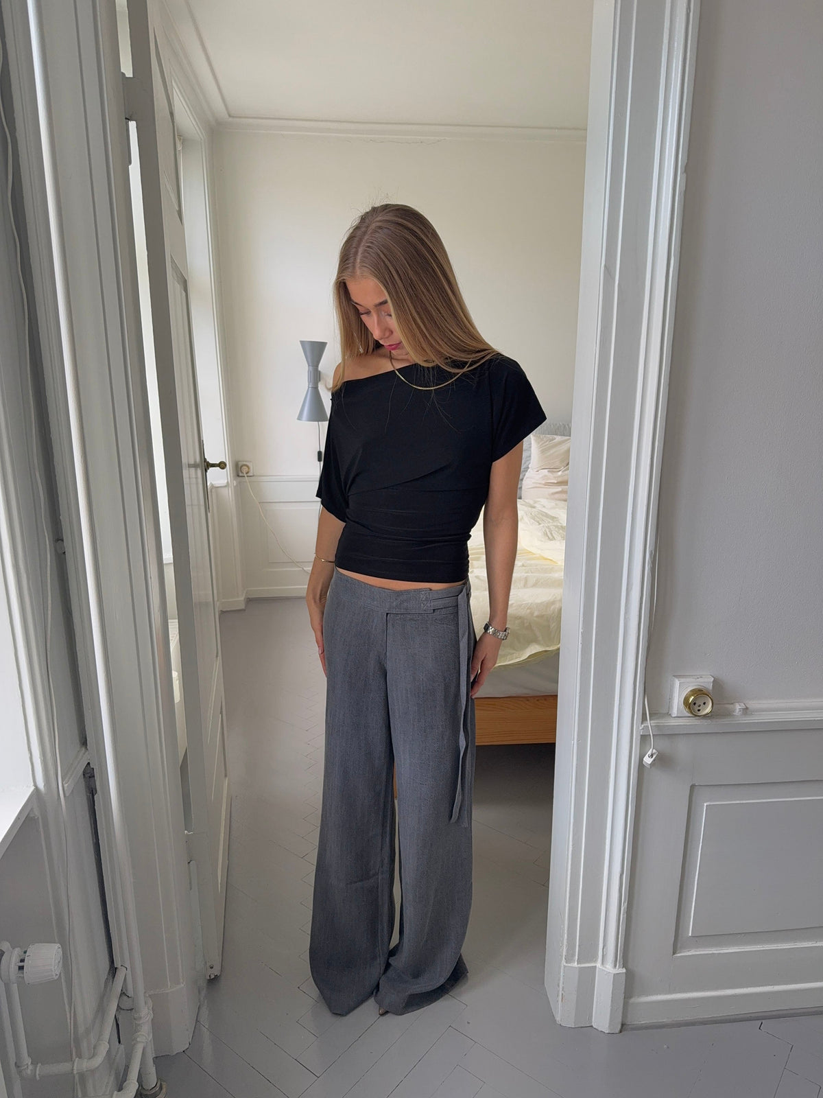 Ronya trousers with belt – Grey