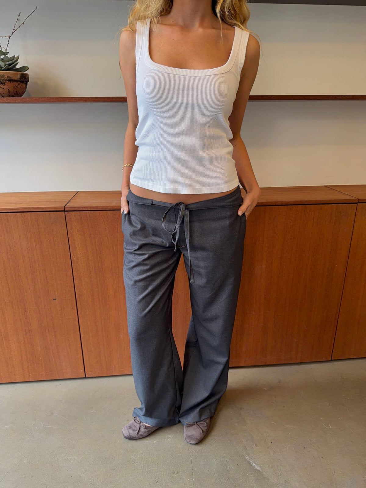 Gruja trousers with integrated belt – Grey